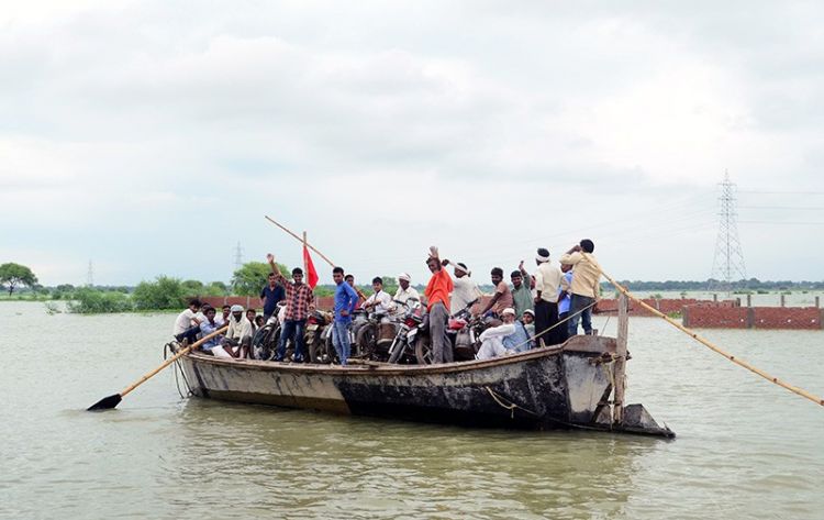 В Индии перевернулась лодка погибли шесть детей