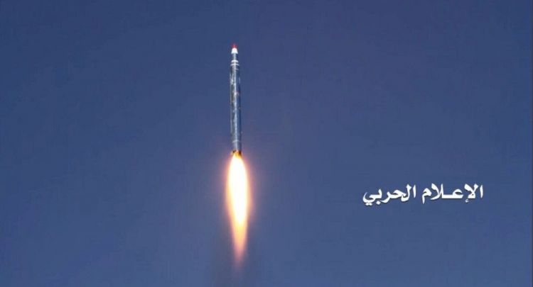 "أنصار الله" تطلق صاروخا بالستيا جديدا على معسكر "للتحالف العربي"