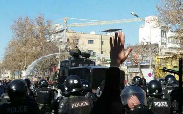 В ходе акции протеста в Иране произошли столкновения с полицией