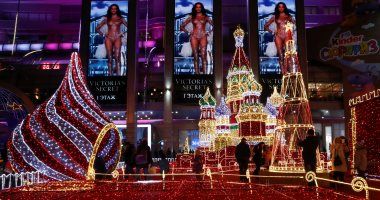 صور.. أجواء احتفالية مبهرة بالكريسماس فى روسيا