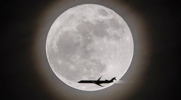 “القمر العملاق” ينير سماء اليوم الأول من 2018