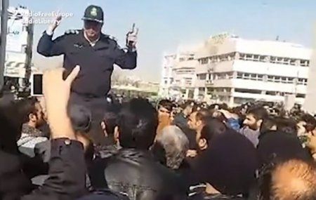 İranı etiraz nümayişləri bürüdü yoxsulluq, bahalaşma, korrupsiya...