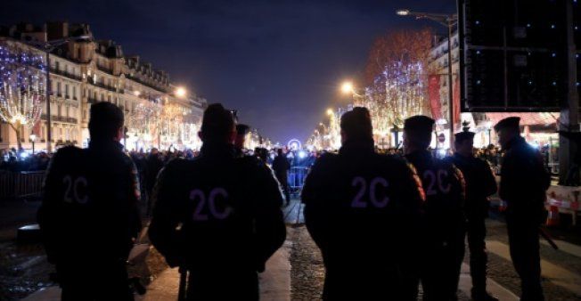 فرنسا: إحراق أكثر من ألف سيارة ليلة رأس السنة فيما يشبه تقليدا سنويا