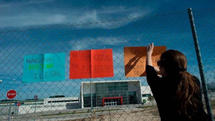 وفاة غامضة تعيد 40 مهاجرا جزائريا غير شرعيين من إسبانيا