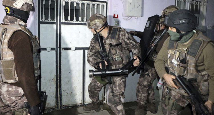 وكالة: تركيا تأمر باعتقال عشرات الجنود في تحقيق بشأن فتح الله كولن