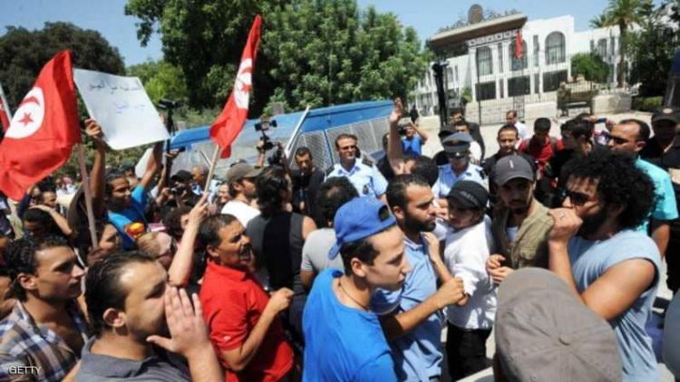 الشرطة تفرق تظاهرة ضد ارتفاع الأسعار بتونس