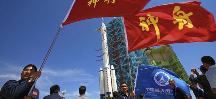 مختبر فضاء صيني يتجه نحو الأرض ويحرج بكين.. ماذا حصل؟