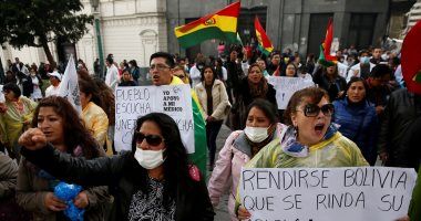 صور..اشتباكات بين شرطة بوليفيا ومحتجين على سياسات الرعاية الصحية الجديدة
