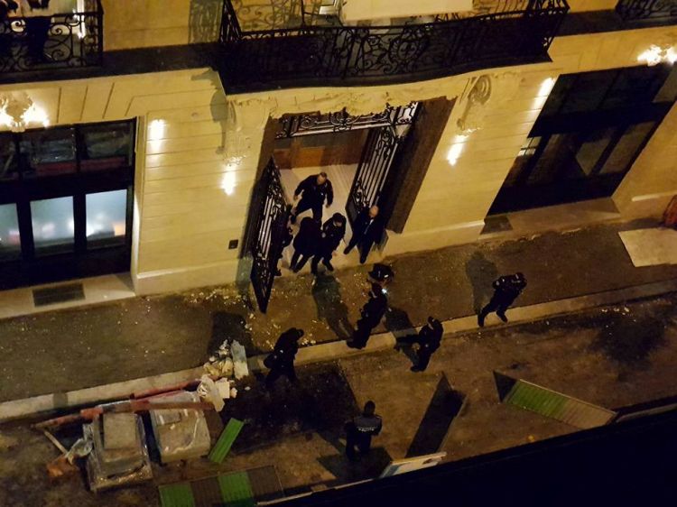 صور.. عصابة تسرق مجوهرات بقيمة 4.5 ملايين يورو من فندق بباريس