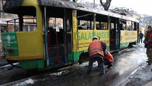 В Одессе сгорел трамвай, пассажиры выскакивали из окон