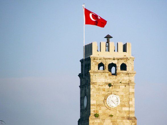 В Турции приняли на работу 1800 уволенных чиновников