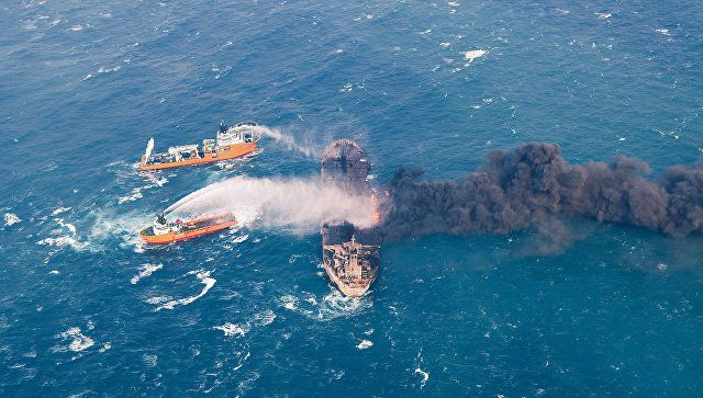 Спасатели нашли тела двух моряков горящего панамского нефтяного танкера