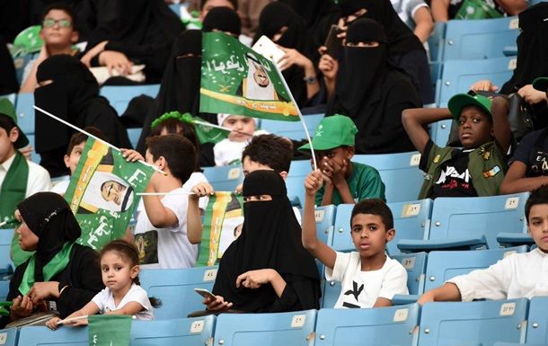 Саудовские женщины впервые посетили футбольный матч