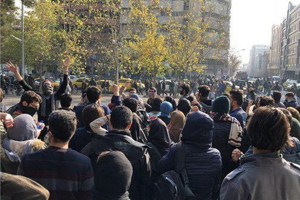İranın Bakıdakı səfirliyi qarşısında Xameneiyə dəstək aksiyası