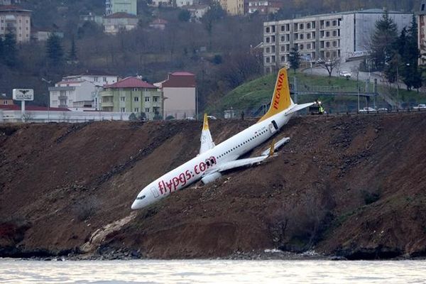 بالفيديو.. طائرة تركية تنجو من حادث مروع