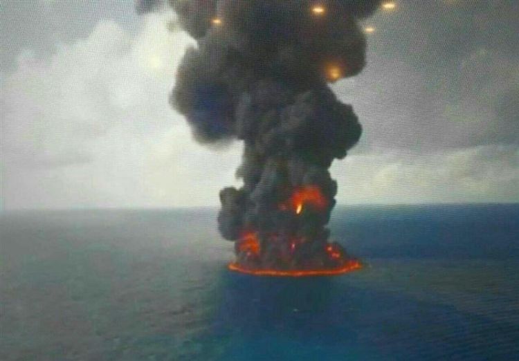 بالفيديو: لحظة غرق ناقلة النفط الايرانية «سانشي» بالكامل بسواحل الصين