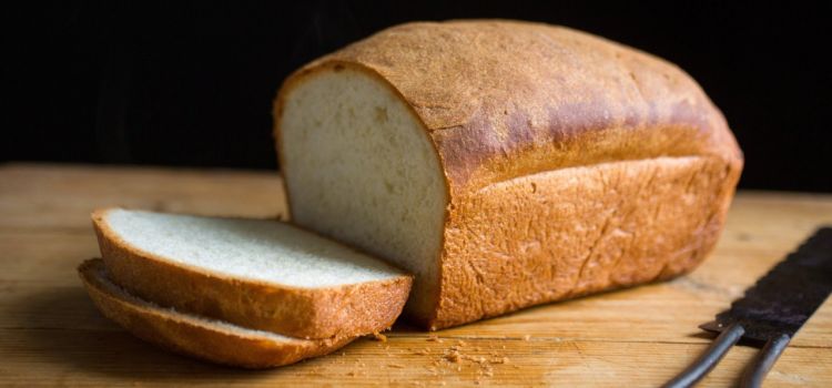 معلومات مفاجئة.. ما العلاقة بين الخبز وسرطان الثدي؟