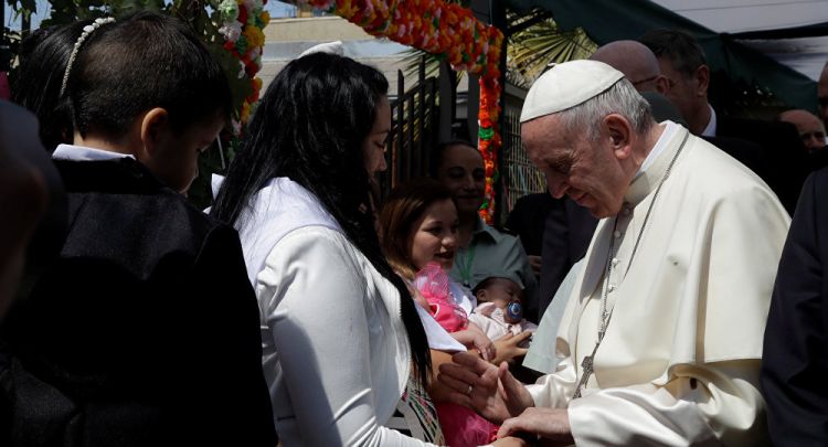 البابا يلتقي أطفالا من ضحايا الاعتداء الجنسي في تشيلي "ويبكي معهم"