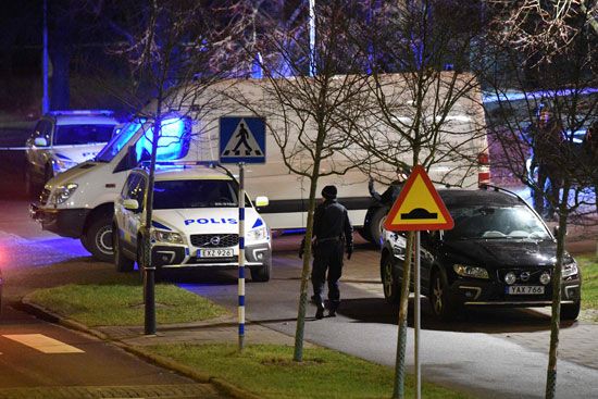 فيديو وصور.. انفجار يهز مركز شرطة فى السويد