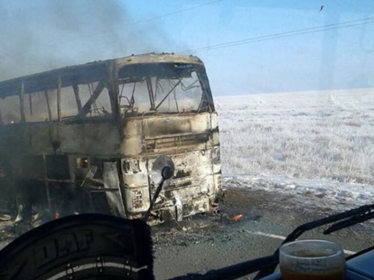 В Казахстане в результате пожара в автобусе погибли 52 человека