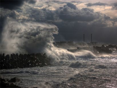 Külək İstanbulda dalğaları 4 metrədək qaldırdı İzmiri "qarışdırdı"