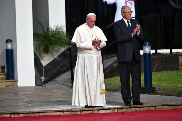 صور.. استقبال حافل ببابا الفاتيكان فى بيرو بعد زيارته تشيلى