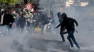 Протест под Парижем: сотрудников крупнейшей тюрьмы ЕС разогнали газом
