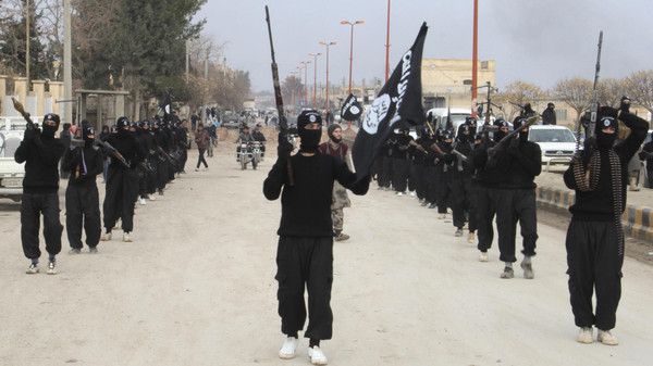 الغارديان: القاعدة تجند "داعش"