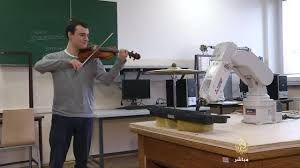 شاهد: طالب هندسة يصمم ذراع روبوتية تلعب الموسيقى