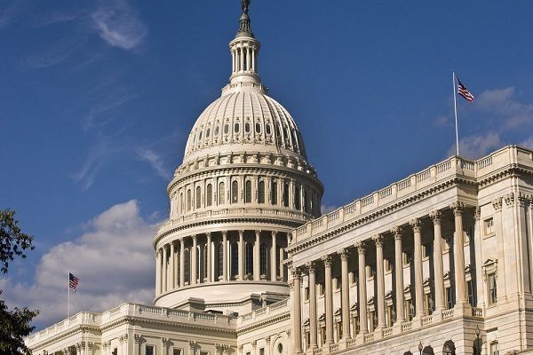 Сенат США согласился на временное продление финансирования работы федерального правительства