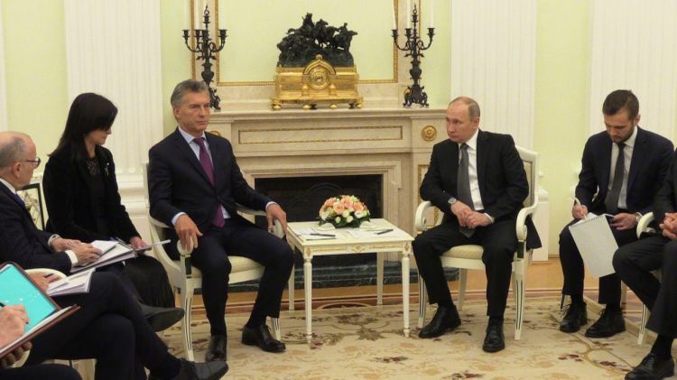 Путин пригласил президента Аргентины на ЧМ-2018 в Россию