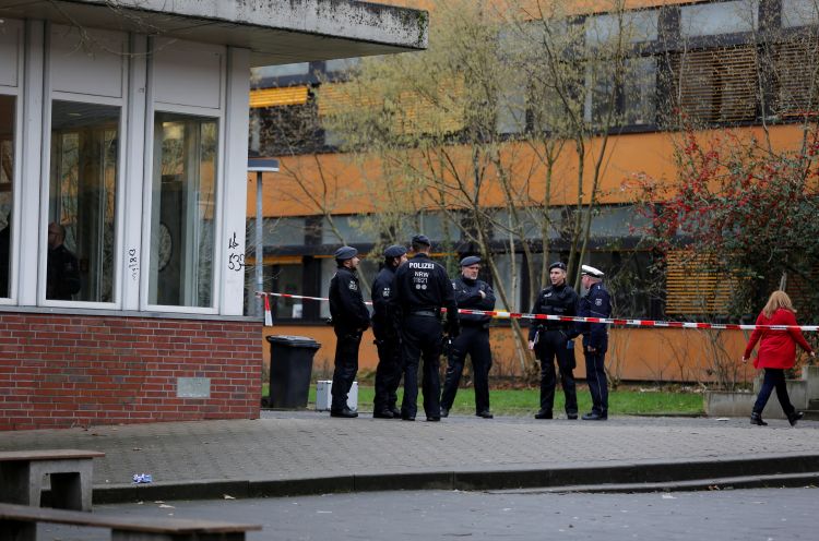 صور.. مقتل طالب فى حادث طعن بسكين داخل مدرسة بألمانيا