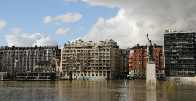 منسوب نهر السين في باريس يستمر بالارتفاع وسط إجراءات تحسبا لفيضان كبير