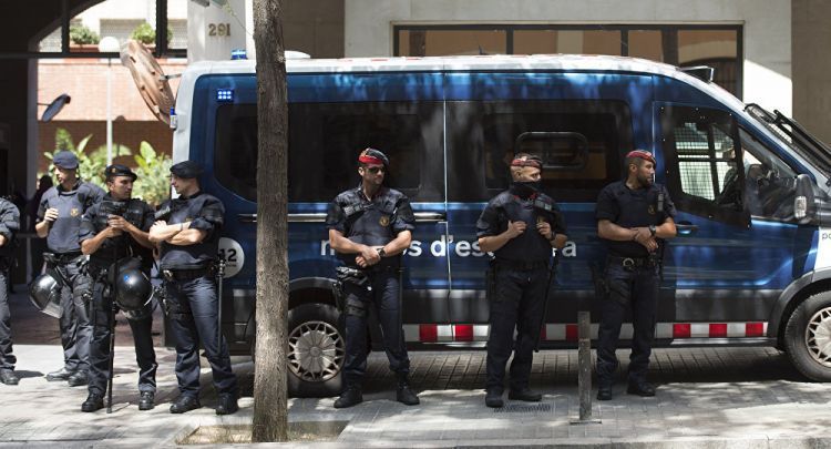 Kataloniya parlamenti yaxınlığında etirazçılarla polis arasında toqquşma olub