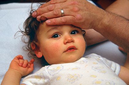 7 أعراض تدق ناقوس الخطر.. طفلك مُعرّض للوفاة من "نزلة برد"