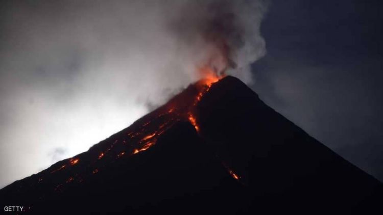 حمم بركان "مايون" بالفلبين تمتد لأكثر من 3 كيلومترات