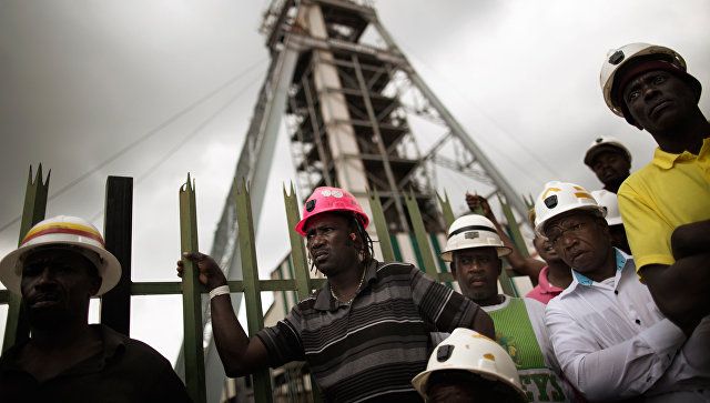 В ЮАР спасли всех заблокированных в шахте горняков