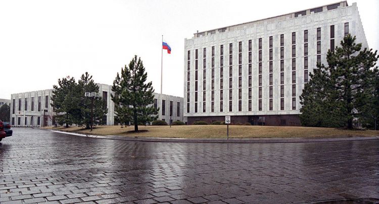السفارة الروسية بواشنطن تدعو أمريكا لوقف احتجاز المواطنين الروس