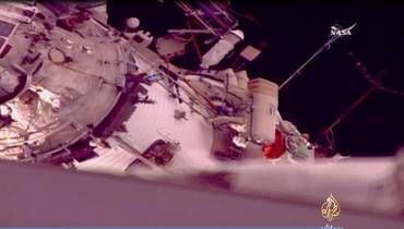 شاهد: رائدان روسيان يقومان بالسير في الفضاء خارج المحطة الدولية