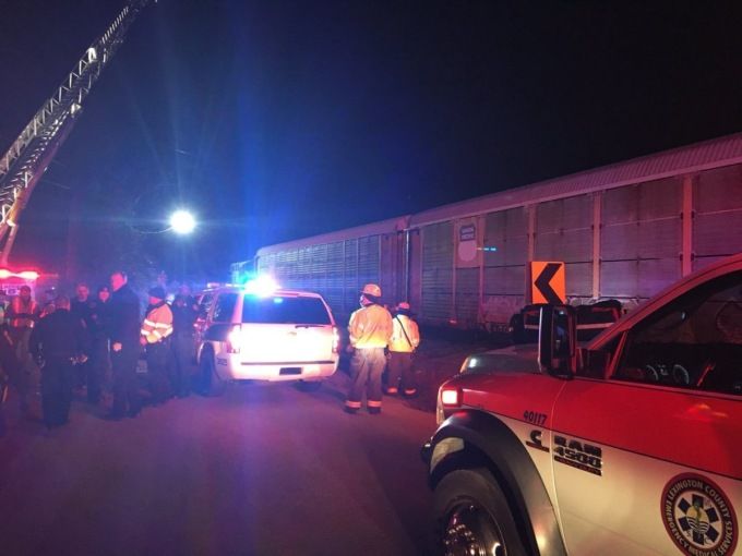 В США два человека погибли при столкновении пассажирского поезда с грузовым