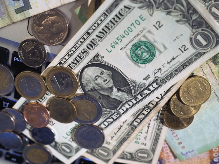 Минфин РФ покупает валюту на сумму 298 млрд рублей