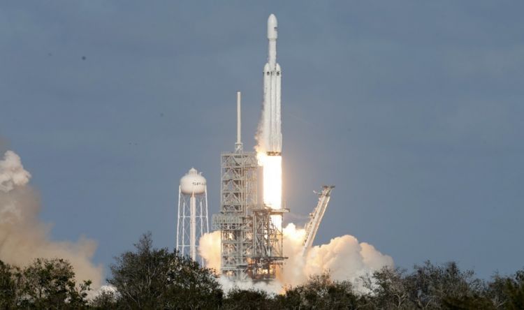 SpaceX запустила cамую мощную ракету