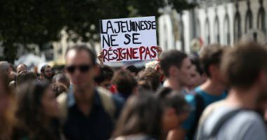 نقابات عمالية فى فرنسا تدعو إلى يوم من الإضرابات 22 مارس المقبل