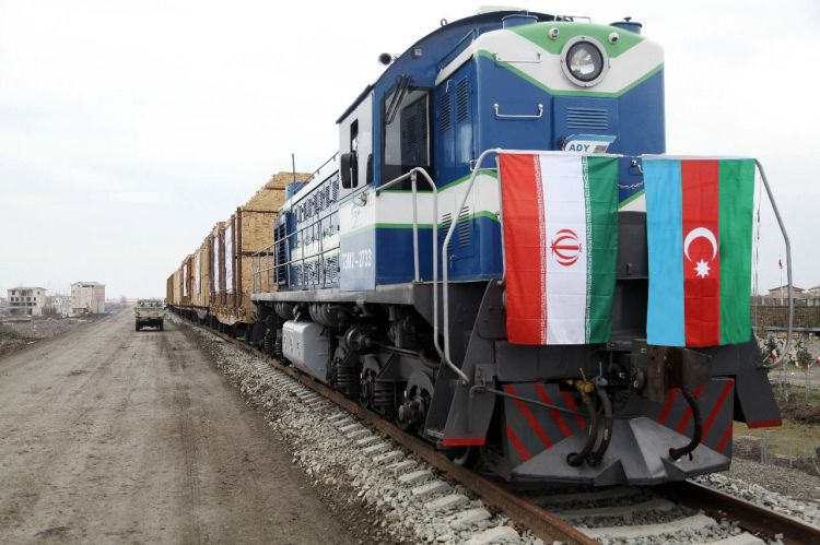 Первый тестовый грузовой поезд отбыл из России в Иран через Азербайджан