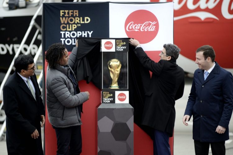 Чемпион мира по футболу привез кубок в Баку