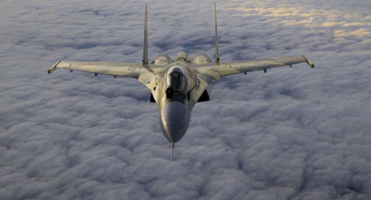 مجلة أمريكية تقارن بين المقاتلة "سو-35" الروسية و طائرة "الشبح" الأمريكية