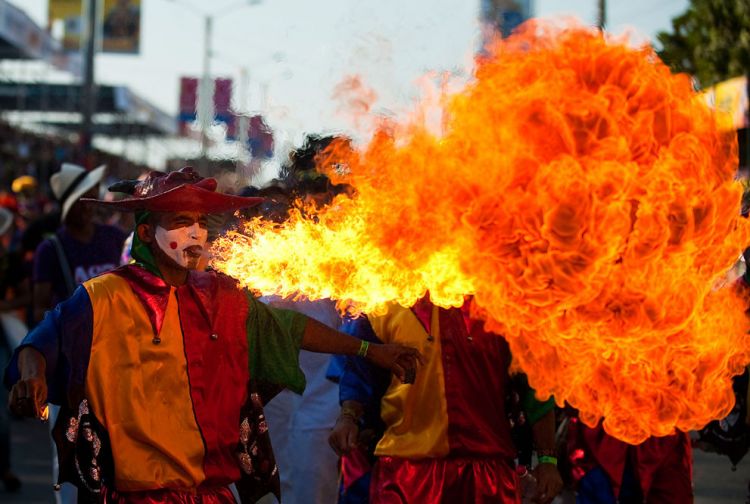 В первый день карнавала в Боливии погиб 21 человек