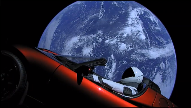 «И вы поверите Маску?»: как на запуск Tesla в космос отреагировали сторонники теории плоской Земли