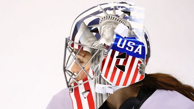 МОК попросил хоккеисток убрать с шлемов символ Америки
