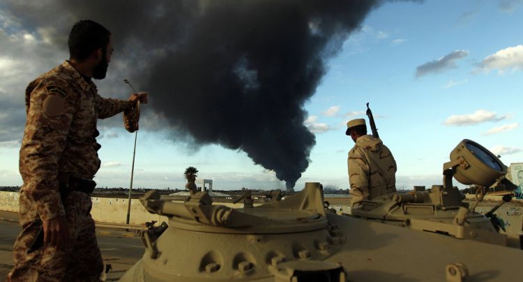 الجيش الليبي يشن هجمات على موقع للإرهابيين في درنة
